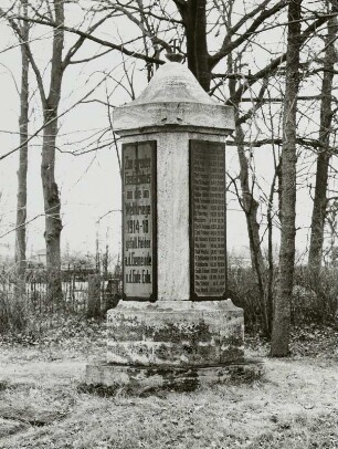 Denkmal für die Gefallenen des 1. Weltkrieges : Denkmal für die Gefallenen des 1. Weltkrieges (um 1920). Forst (Lausitz), Friedhof