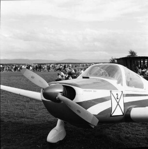 Deutschlandflug mit Landung der Motorflugzeuge der Wettbewerbsgruppe II auf dem Flugplatz Forchheim.