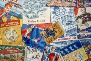 1950 gründete Hugo Hein eine Nährmittelfabrik in Bamberg. Ab 1953 entwickelte sich das Produkt „Wundertüte“ zum wichtigsten Unternehmensartikel. 1958 entstand eine eigene Süßwarenfabrik. Die Folgejahre wurden zu den Boomjahren der Heinerle- Wundertüten. Viele Kids der 60er Jahre kennen noch die Afrika-, Western-, Karl May- und Zirkustüten, die in diesen Jahren in Millionenstückzahlen das Heinerle- Werk verließen und am Kiosk oder auf Kirmesständen verkauft wurden