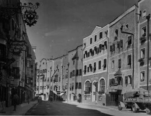 Tirol - Hauptstraße in Rattenberg. : Rattenberg (Tirol). Österreich. Ansicht der Hauptstraße