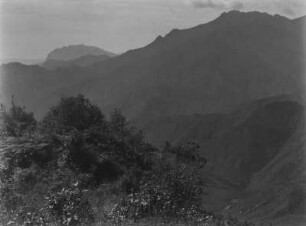 Gebirgsansicht : Blick auf Gebirgszüge.