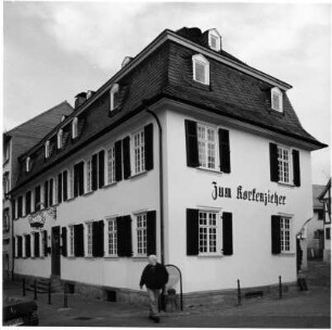 Wohnhaus; Bad Homburg, Rathausstraße 1