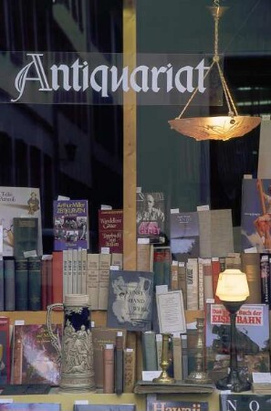 Deutschland. Baden Württemberg. Heidelberg. Schaufenster Antiquariat