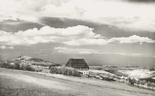 Altenberg, Berghof "Raupennest", Ansicht mit dem Geisingberg