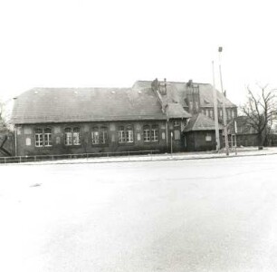Cottbus, Jaques-Duclos-Platz 19. Schule (Sandower Gemeindeschule V; 1913), Turnhalle