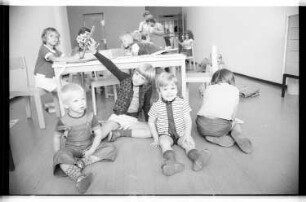 Kleinbildnegativ: Kita, Lichtenrade, 1975