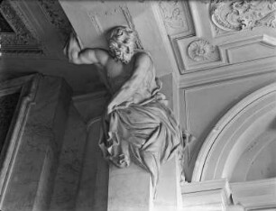 Innendekoration der Schlütertreppe, Raum 344 — Atlant