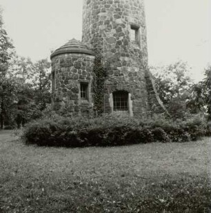 Spremberg. Bismarckturm : Spremberg. Bismarckturm (1902-1903; J. Römmler). Teilansicht mit Eingangsvorbau