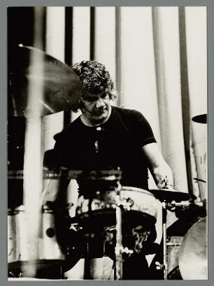 Tony Oxley : Portrait des Schlagzeugers Tony Oxley
