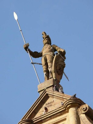 Herold auf dem Rathaus-Giebel