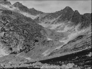 Gebirgstal : Blick über ein durch einen Geltscher geformtes Gebirgstal