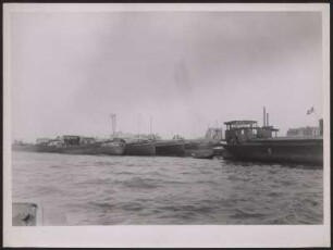 Schiffe am Binnenhafen Duisburg-Ruhrort