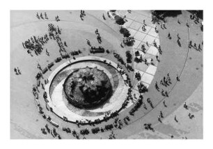 Blick vom Fernsehturm auf den Brunnen der Völkerfreundschaft, Berlin Mitte