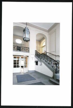 Landesversicherungsanstalt, Berlin: Innenansicht Eingangsbereich und Treppenhaus, 2009