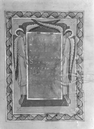 Evangeliar — Zierseite mit zwei eine Schrifttafel haltenden Engeln, Folio 70recto