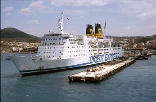 Kusadasi [Türkei]: Australisches Kreuzfahrtschiff "Orient Express"