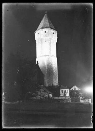 Blick auf den beleuchteten Spitzen Turm