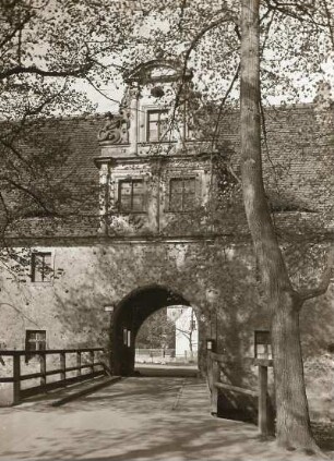 Dölitz, Schloss, Torhaus zum Gutshof