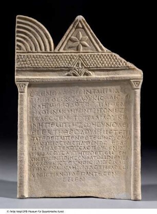 Stele mit Inschrift