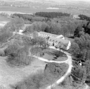 Haus Malepartus (Tremsbütteler Weg 100): Luftbild: Postausbildungsstätte: im Vordergrund Zufahrt