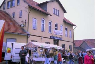 Apfelfest Herbst 1993: Markttreiben vor der Gaststätte