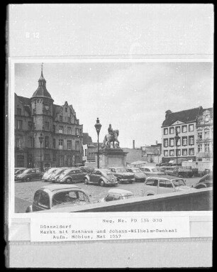 Düsseldorf, Marktplatz mit Altem Rathaus und Reiterstandbild des Johann Wilhelm von Pfalz-Neuburg (1711)