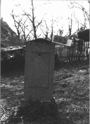 Grabstein 458 (Index: 99786450) Zustand: Inschirfttafel fehlt Maße HxBxT: 152x51x19 cm: Grabstein 458