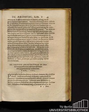 De Partibus Architecturae In Privatorum et publicorum aedificiorum distributionibus, et gnomonices, et machinationis. Cap. III.