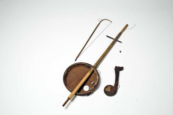 Bowl spear lute with bow