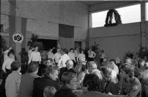 Kultur- und Sportzentrum für Gehörlose und Gehörgeschädigte in der Fritschlach bei Daxlanden. Richtfest am 9. Oktober 1981