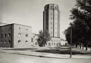 Halle, Wasserturm : Halle. Wasserturm Süd, Lutherplatz. Ansicht von Südosten