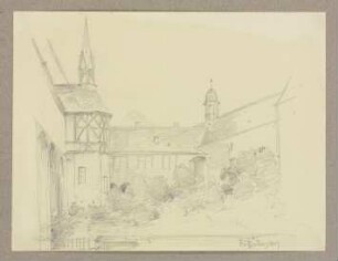 Zugewucherter Kreuzgang von Kloster Eberbach, links der Bibliotheksbau
