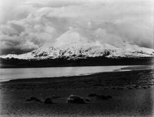 Der Lago Chungará : Der Lago Chungará mit einem der Nevados de Payachata.