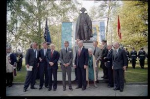 Fotografie: Enthüllung des Denkmals für General Friedrich Wilhelm Baron von Steuben an der Clayallee in Berlin-Dahlem