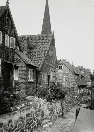 Lauenburg, Hunnenburg : Lauenburg. Hunnenberg. Blick gegen den Turm der Pfarrkirche