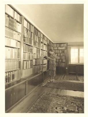 Wohnhaus Wittig, Schweinfurt: Dame in der Bibliothek