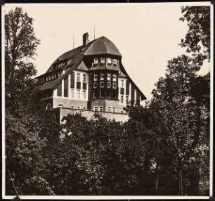 Wohnhaus und Jugendheim Zwirner, Löwenberg: Giebelansicht