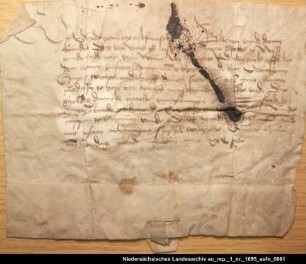 Graf Edzard I. von Ostfriesland beurkundet, daß Syward Optides in Nesse dem Amtmann in Berum Hayo zu Wichte 1 ½ Diemat Land für 12 rheinische Gulden verkauft hat. Zeugen: der Kaplan Arend in Berum und Dirck Mundt Ausstellungsort: Berum Anhängendes Siegel verloren