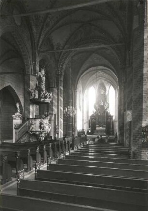 Bergen auf Rügen. Stadtkirche Sankt Marien (1186/1200). Inneres nach Osten