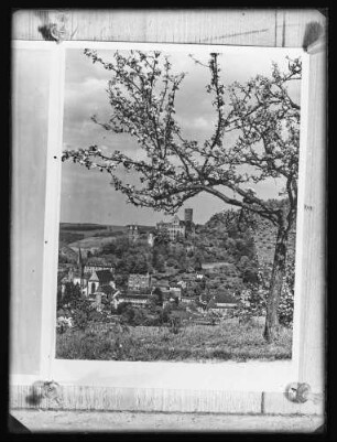 Reproduktion: Blick aus Richtung Knackenberg auf Burg und Altstadt