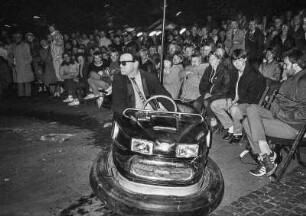 Leo Bassi, italienischer Tausendsassa, während einer Show auf dem Bielefelder Klosterplatz