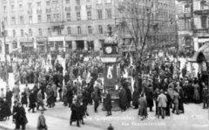 Menschenmenge auf dem Alexanderplatz während des Kapp-Putsches