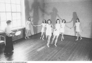 Dresden, Hellerau, Tännichtweg 9. Menzler-Marsmann-Schule, Januar 1949