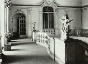 Niederwiesa-Lichtenwalde. Schloss Lichtenwalde (1722/1726, 1905/1906 nach Brand; G. Frölich). Mittelbau. Treppenhaus. 1. Obergeschoss