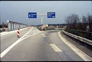 Einfahrt in Kreisel Ost (Heilbronn Richtung Mannheim-Rheinau) von Nebenfahrbahn Ost (Heilbronn Richtung AK Mannheim)