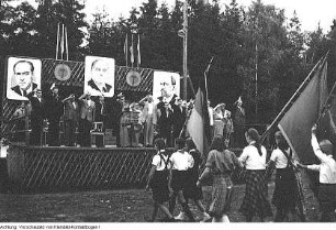Auftritt eines polnischen Ensembles, Ferienlager der Jungen Pioniere, September 1954