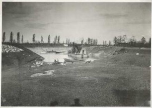 Baggerarbeiten für Bauhafen/Rhein