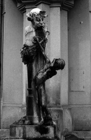 München: Brunnen [Brunnenbuberl] am Karlstor