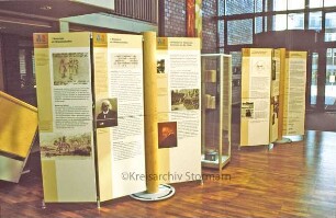 Theodor-Mommsen-Ausstellung: Foyer Mommsenstraße 14