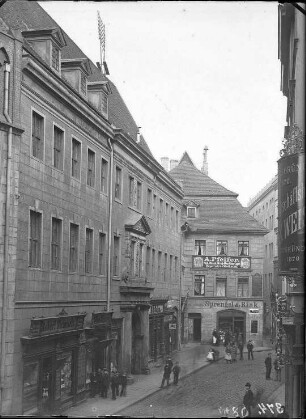 Leipziger Straße. linke Bildseite: Leipziger Straße 1 (Altes Rathaus); Leipziger Straße 2 (Sprengel & Rink); Kleiner Sandberg